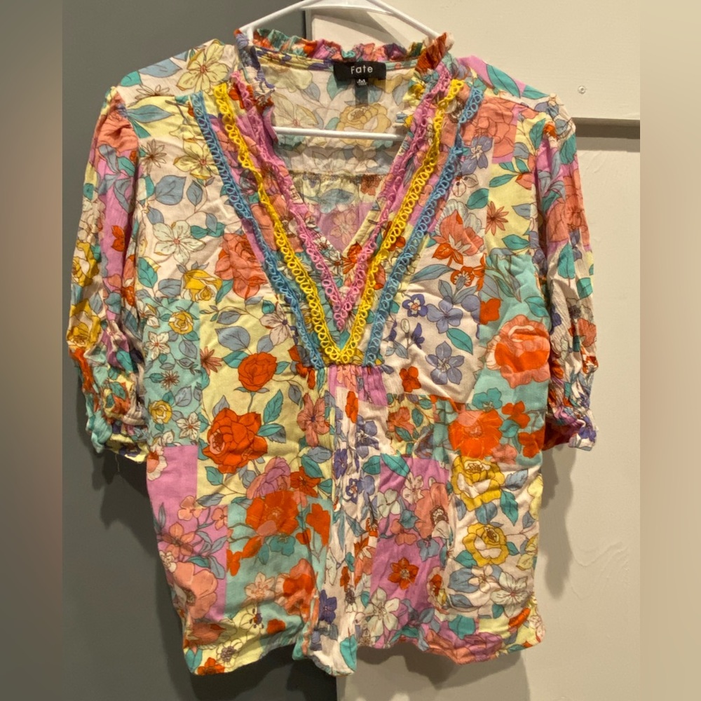 FATE Floral Short Sleeve Blouse, Size M - Picture 1 of 2